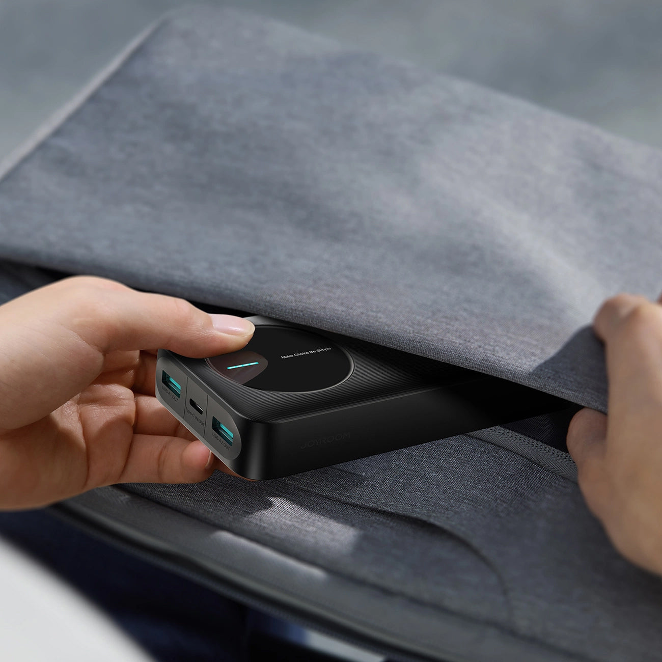 Zunanja baterija Joyroom JR-PBF14, 20000mAh, 12W, 1 x USB-C - 2 x USB-A, Črna