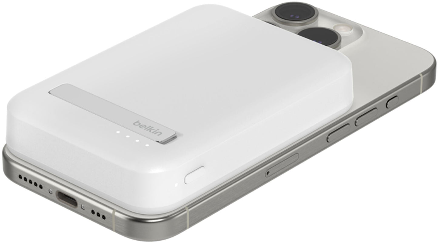 Brezžična zunanja baterija Belkin BoostCharge Pro s stojalom, 8000mAh, 15W, FQI, 1 x QI - 1 x USB-C, bela BPD007btWH