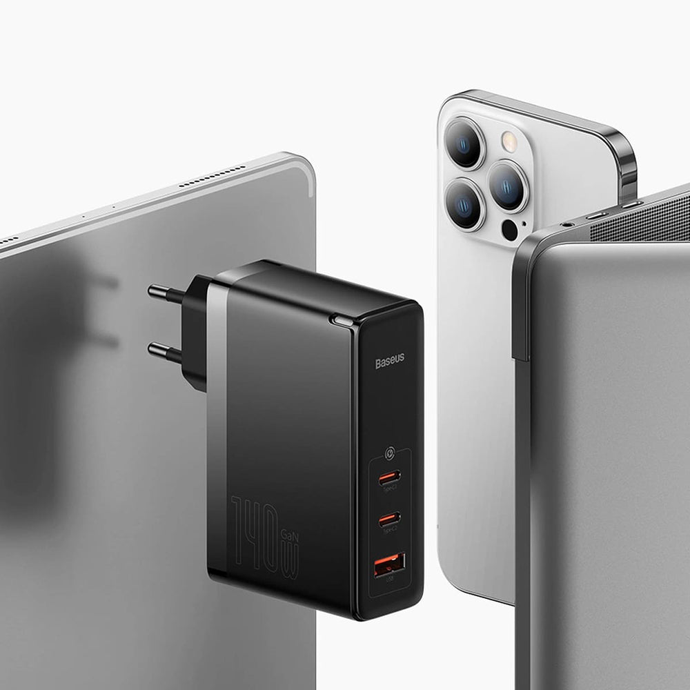 Polnilnik Baseus GaN5 Pro z USB-C kablom, 140W, 5A, 1 x USB-A - 2 x USB-C, Bel CCGP100202