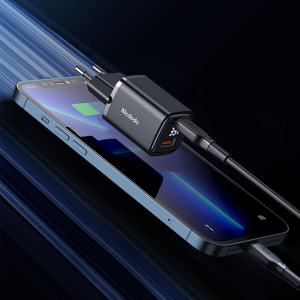 Polnilnik McDodo CH-1701 Graphite Display, 33W, 3A, 1 x USB-A - 1 x USB-C, črn