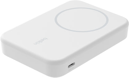 Brezžična zunanja baterija Belkin BoostCharge Pro s stojalom, 8000mAh, 15W, FQI, 1 x QI - 1 x USB-C, bela BPD007btWH