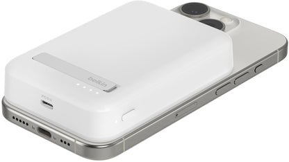 Brezžična zunanja baterija Belkin BoostCharge Pro s stojalom, 10000mAh, 15W, FQI, 1 x QI - 1 x USB-C, bela BPD008btWH