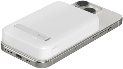 Brezžična zunanja baterija Belkin BoostCharge Pro s stojalom, 8000mAh, 15W, FQI, 1 x QI - 1 x USB-C, bela BPD007btWH