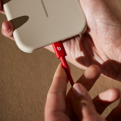 Kabel za podatke in polnjenje USB-C - USB-C Beats, 1,5 m, rdeč MDGF4ZM/A