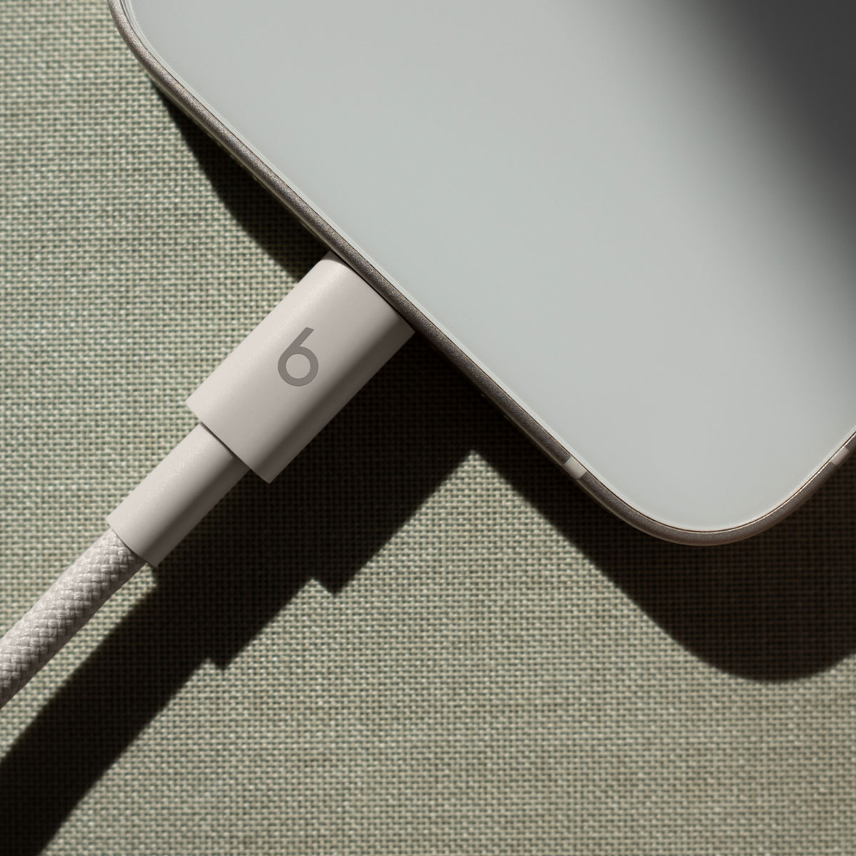 Kabel za podatke in polnjenje USB-C - Lightning Beats, 1,5 m, Bež MDGL4ZM/A