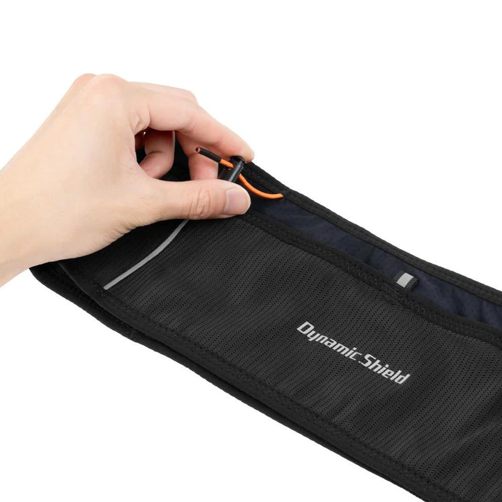 Tekaški pas Spigen Dynamic Shield A712, velikost M, črn AMP11676