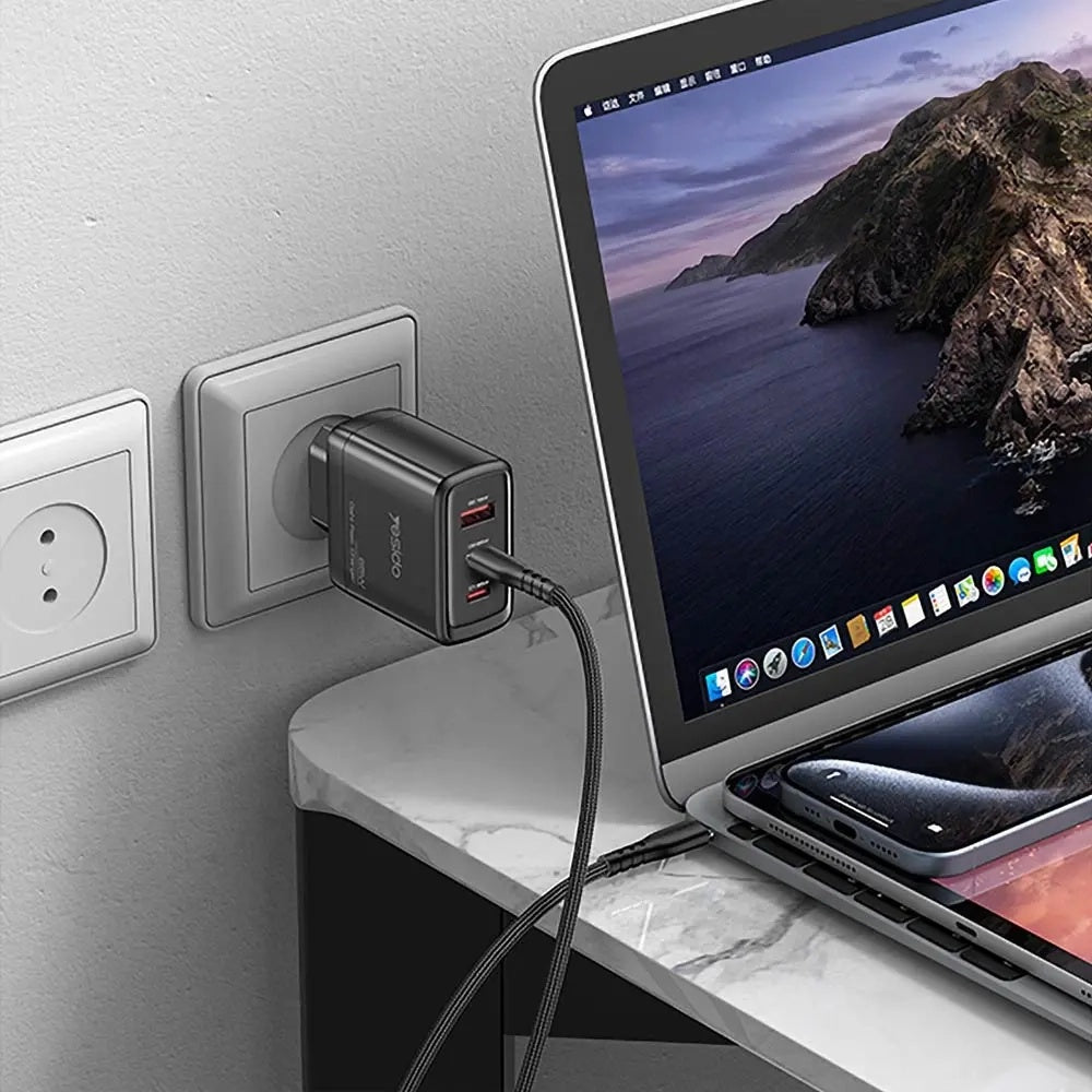 Polnilnik omrežja z USB-C kablom Yesido YC144C, 65W, 3.25A, 1 x USB-A - 2 x USB-C, črn