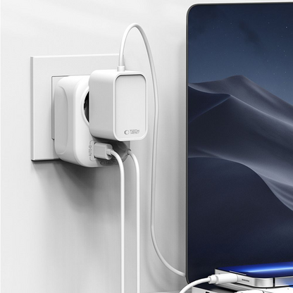 Polnilnik omrežja Tech-Protect TA100 Travel UK, 20W, 3A, 1 x Schuko - 1 x USB-A - 1 x USB-C, Bel
