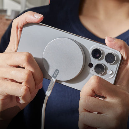 Brezžični omrežni polnilec ESR HaloLock, 15W, 1.67A, Srebrn.