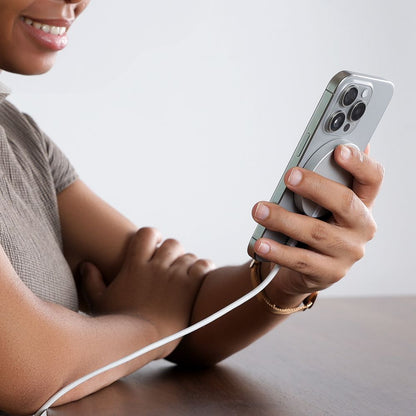 Brezžični omrežni polnilec ESR HaloLock, 15W, 1.67A, Srebrn.