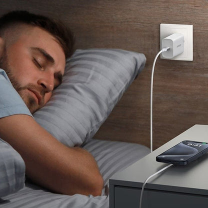 Brezžični omrežni polnilec UGREEN W703, 15W, 1.67A, Bel