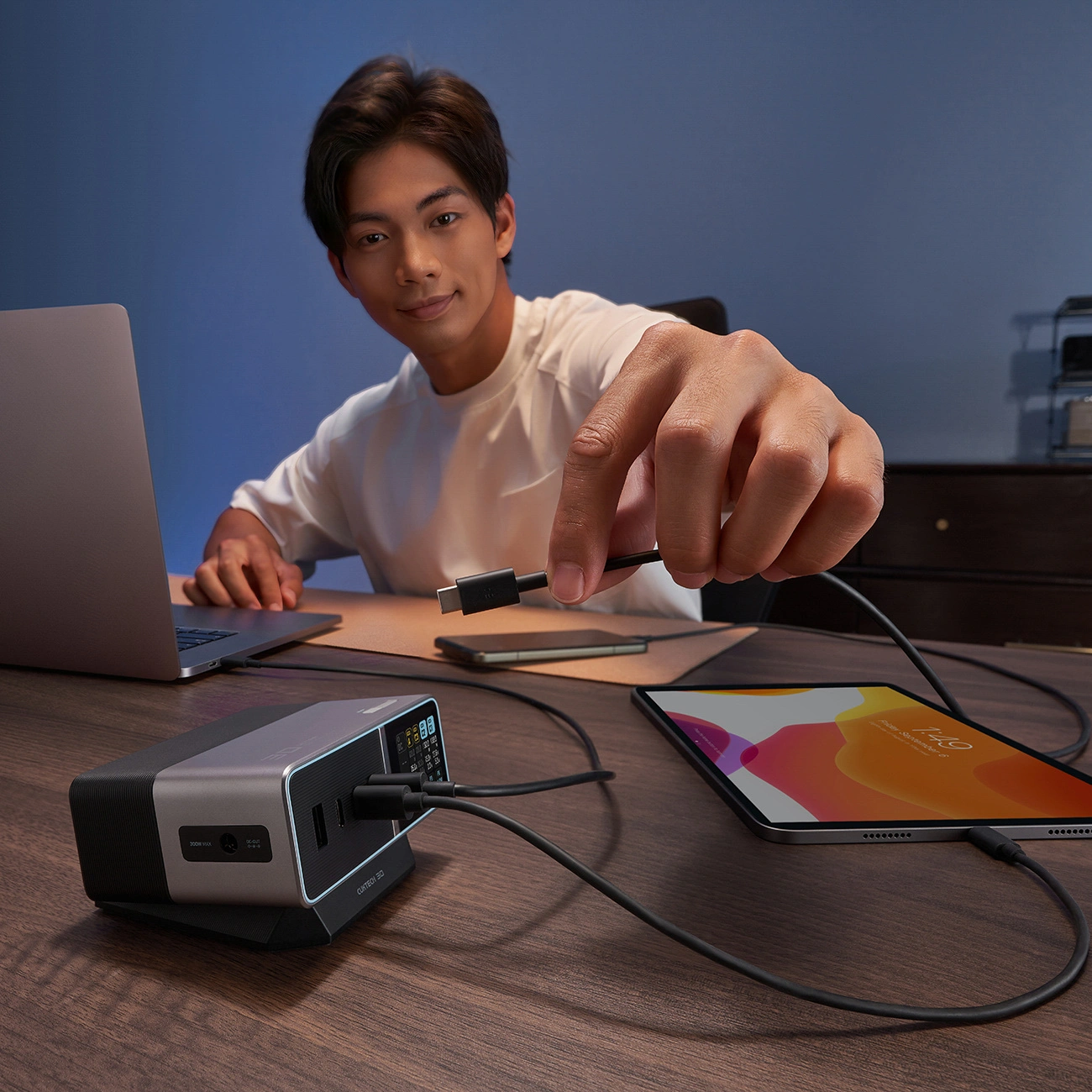 Polnilna postaja Cuktech TA3005U, 300W, 1 x DC - 1 x USB-A - 3 x USB-C, Siva