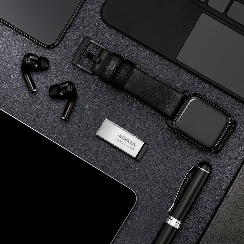 Zunanji pomnilnik USB-A 3.2 Adata UR350, 32 GB UR350-32G-RSR/BK